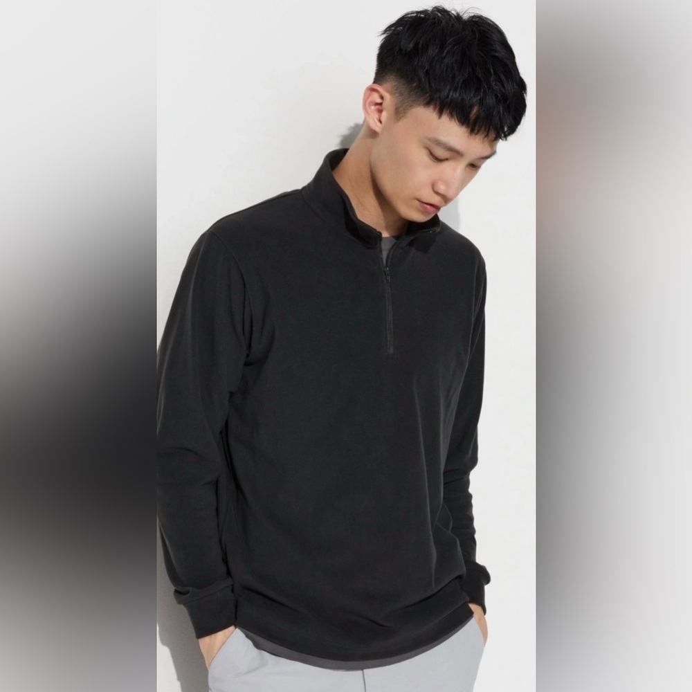 Uniqlo Unisex Fleece Half Zip Black Pullover Top with excellent condition